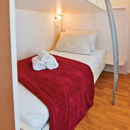 Jacuzzi And Grill Split