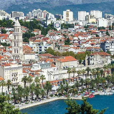 Jacuzzi And Grill Apartman Split