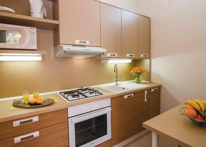 Jacuzzi And Grill Split