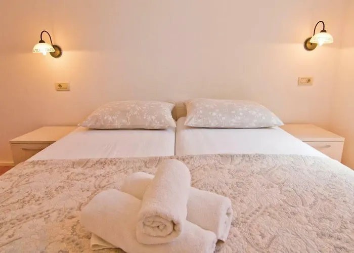 Jacuzzi And Grill Split