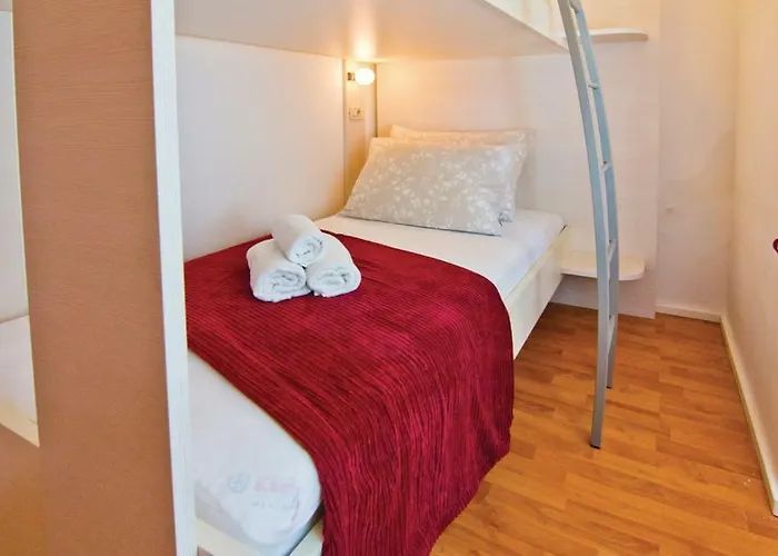 Jacuzzi And Grill Split